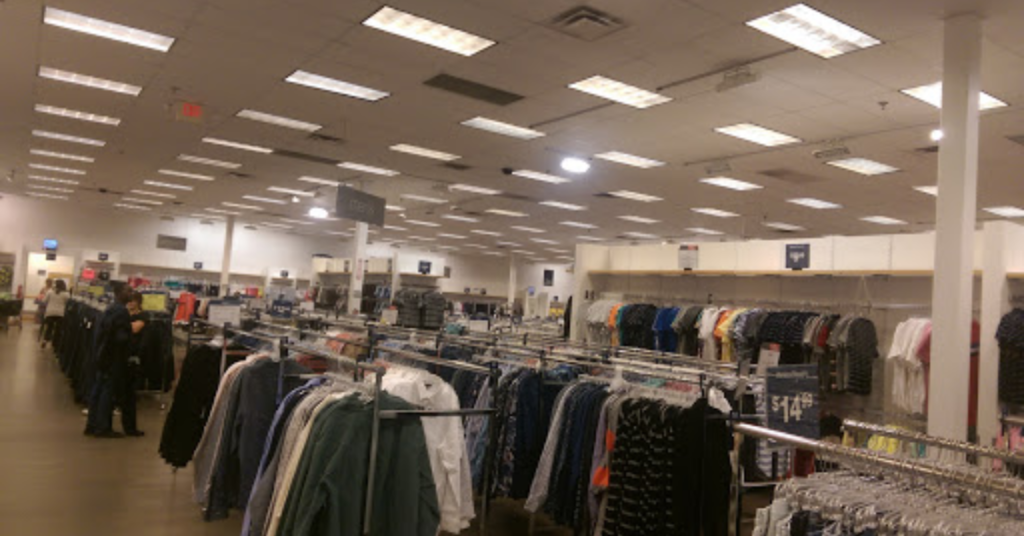 Gap Outlet Hebron